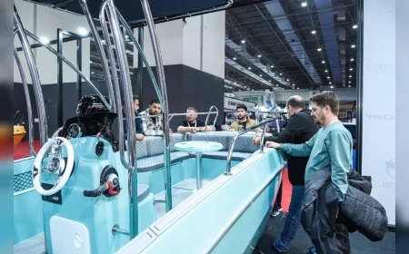 İzmir’de düzenlenen MAST İzmir Boat Show fuarında 350’den fazla deniz aracı ziyaretçilerin yoğun ilgisiyle sergileniyor