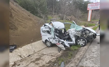 Çorum-Samsun Karayolu’nda kamyonet tıra çarptı 1’i ağır 2 kişi yaralandı