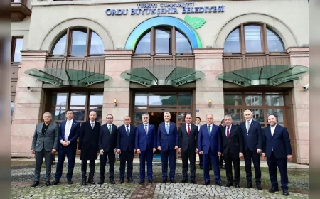 Ticaret Bakanı Prof. Dr. Ömer Bolat Ordu Büyükşehir Belediyesini Ziyaret Etti Geçmiş Olsun Mesajı İletti