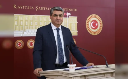 DEVA Partisi Genel Başkan Yardımcısı Mehmet Emin Ekmen: “Mersin hızlı trenle Ankara ve İstanbul’a bağlanmalı”