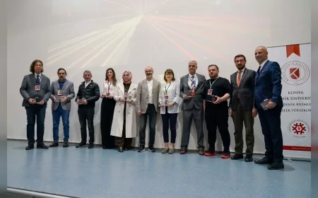 KONYA’DA “IŞIĞIN İZİNDE” FOTOĞRAF YARIŞMASI ÖDÜL TÖRENİ VE SERGİ AÇILIŞI YOĞUN KATILIMLA GERÇEKLEŞTİ