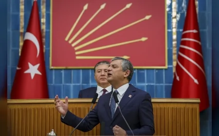 CHP Genel Başkanı Özgür Özel: “Milletin vermediğini saraydan dilenenlere söylüyorum, bu gemi böyle yüzmez kaptan değişecek”