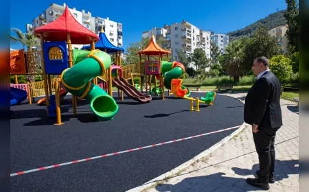 Narlıdere Belediye Başkanı Erman Uzun: “Oyun parklarında güvenliği artırmak için zeminleri yeniliyoruz”