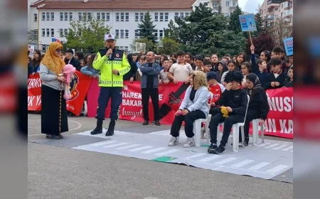 Çorum’da Trafik Haftası etkinliğinde öğrenciler bilinçlendirildi sürücülere uyarılar yapıldı