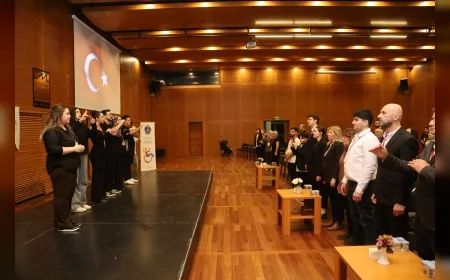 Bursa Büyükşehir Belediyesi’nin Dayanışma Konferansı’nda Özel Gereksinimli Bireyler Ve Hayvan Hakları İçin Farkındalık Çağrısı Yapıldı