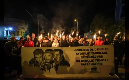 BUCA’DA ÜÇ FİDAN İÇİN MEŞALELİ YÜRÜYÜŞ DÜZENLENDİ 54 YIL SONRA AYNI MESAJ VERİLDİ
