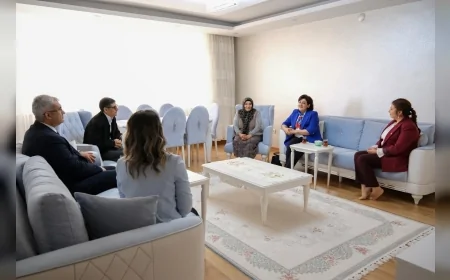 Adana Valisi Mustafa Yavuz’un Eşi Süreyya Yavuz’dan Şehit Annelerine Anneler Günü Öncesi Anlamlı Ziyaret
