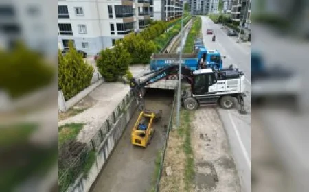 Bursa Büyükşehir Belediyesi yaz öncesi dere temizliğiyle sivrisinek ve koku riskine karşı önlem alıyor