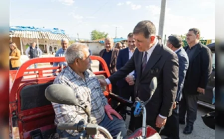 İzmir Büyükşehir Belediye Başkanı Dr. Cemil Tugay Bayındır Çırpı’da vatandaşların taleplerini dinledi
