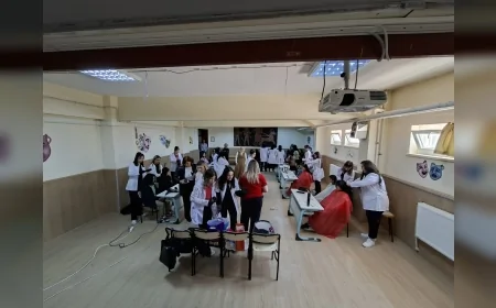 Çorum’da meslek lisesi öğrencileri çocuklara ücretsiz saç kesimi yaptı