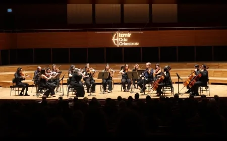 İzmir Oda Orkestrası Ahmed Adnan Saygun Sanat Merkezi’nde Jana Kuss ve William Coleman ile sahne aldı