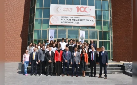 Manisa’da Düzenlenen “Sektör Buluşması”nda Öğrenciler Sanayi Temsilcileriyle Bir Araya Geldi