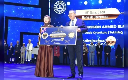 Millî Eğitim Bakanı Yusuf Tekin’in Katıldığı Şölende Çorumlu Yağmur Elif Saraç Türkiye Birincisi Oldu