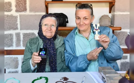 Altındağlı Anne ve Kızı Hamamönü El Ürünleri Pazarı’nda El Emeğini Kazanca Dönüştürüyor