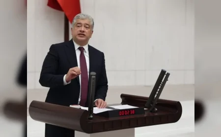 DEVA Partisi Genel Başkan Yardımcısı Sadullah Kısacık: “Rantçılarla, kara paracılarla, tefecilerle barıştınız, bir esnafla barışamadınız”