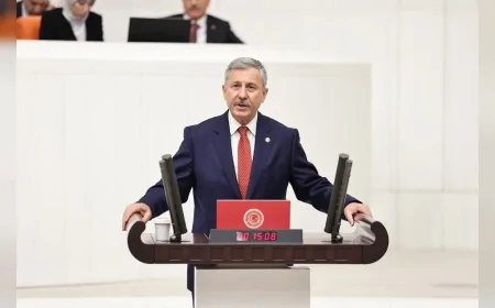 Yeni Yol Grup Başkanvekili Doç. Dr. Selçuk Özdağ: “Sağlık kurumları halkın malıdır, rant aracı olamaz”