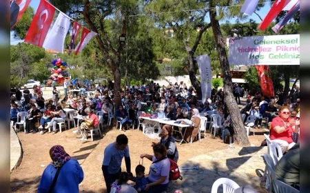 Ayvalık’ta Binlerce Kişinin Katıldığı Hıdırellez Şenliğinde Baharın Coşkusu Yaşandı