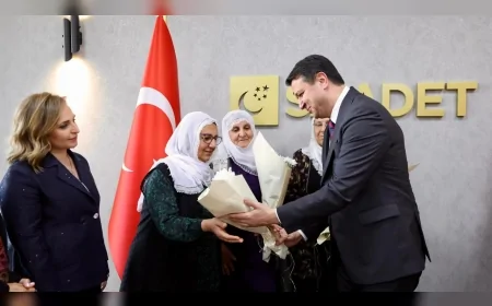 Saadet Partisi Genel Başkanı Mahmut Arıkan Barış Anneleri İnisiyatifi heyetini kabul etti