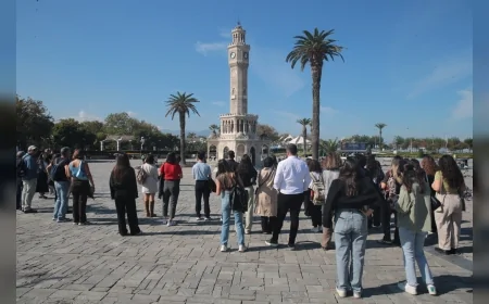 Konak Belediyesi Kültürel Miras Gezileri’nde İzmirliler kentin gizli tarihini keşfetti