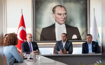 Narlıdere Belediye Başkanı Erman Uzun muhtarlarla ortak akıl toplantısında buluştu