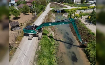 Düzce Belediyesi ile DSİ iş birliğinde Karaca Deresi’nde 6 kilometrelik temizlik ve ıslah çalışması başlatıldı