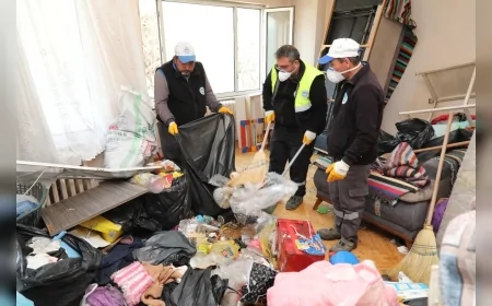 Eskişehir Odunpazarı’nda halk sağlığını tehdit eden çöp evden 5 kamyon atık çıkarıldı