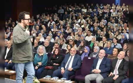 Canik Belediyesi’nin Prof. Dr. Oytun Erbaş Konferansına Vatandaşlar Yoğun İlgi Gösterdi