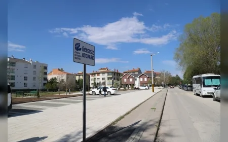 Eskişehir Büyükşehir Belediyesi Sümer Mahallesi’nde yeni açık otopark ve sosyal yaşam alanını hizmete açtı