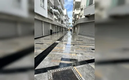 Marmaris Belediyesi Kaleiçi ve çarşıdaki temizlik çalışmalarıyla sezona hazırlanıyor