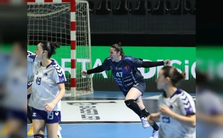 Bursa Büyükşehir Belediyespor, Üsküdar Belediyespor’u Farklı Mağlup Ederek 50. Yıl Federasyon Kupası’nı Kazandı