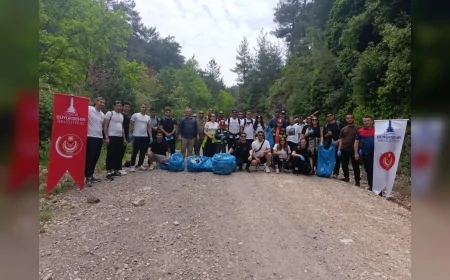 İzmir İtfaiyesi Malta Şelalesi’nde doğa yürüyüşü yaparak orman yangınlarına karşı farkındalık oluşturdu