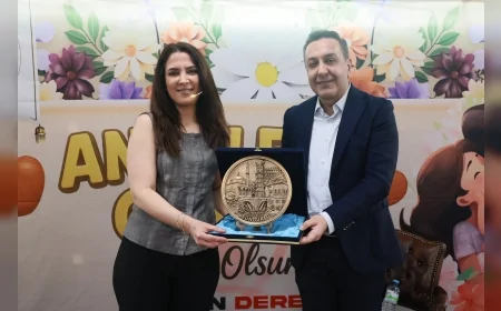 Eğitimci-Yazar Dilek Cesur’un Katıldığı Sungurlu’daki Anneler Günü Programına Yoğun İlgi