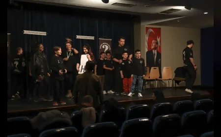 Eskişehir Büyükşehir Belediyesi’nin “Birlikte Sahne” Projesi Amatör Tiyatro Gruplarına Kapılarını Açtı