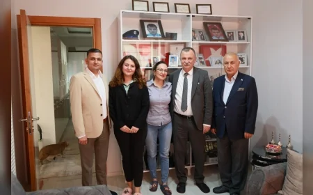 Yunusemre Belediye Başkanı Semih Balaban Anneler Günü’nde şehit ailelerini ziyaret etti