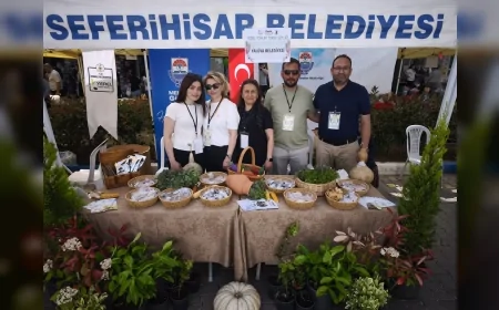 Yalova Belediyesi Seferihisar’daki Tohum Takas Şenliği’nde yerel tohumları tanıttı