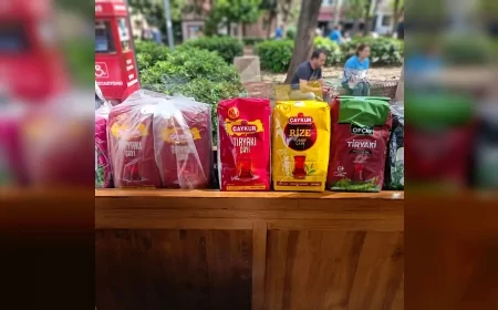 Efeler Belediye Başkanı Anıl Yetişkin’in ücretsiz çay ikramı dayanışma hareketine dönüştü