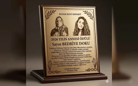 Konak Kent Konseyi Gülistan Doku’nun annesi Bedriye Doku’ya “Yılın Annesi” unvanı verdi