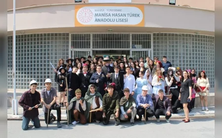 Manisa Hasan Türek Anadolu Lisesi’nde “Roman Karakterleri Canlanıyor” Etkinliği Büyük İlgi Gördü
