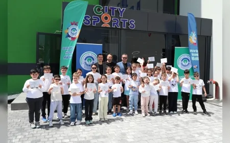 Odunpazarı Belediyesi Yüzme Kursunu Tamamlayan Minik Sporcular Belgelerini Aldı