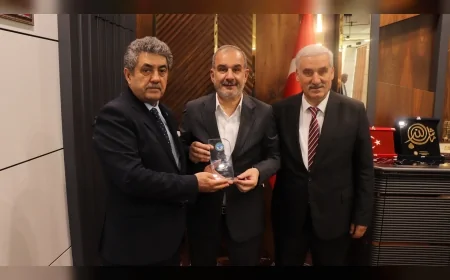 TÜRK DÜNYASI GAZETECİLER FEDERASYONU HEYETİNDEN ELAZIĞ TİCARET VE SANAYİ ODASI BAŞKANI İDRİS ALAN’A ZİYARET