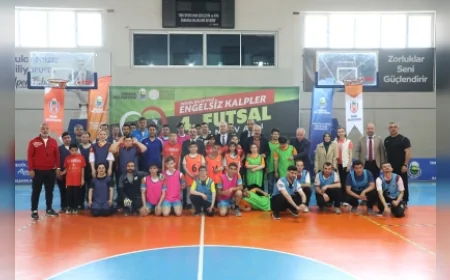 İnegöl’de düzenlenen Engelsiz Kalpler Futsal Turnuvası özel bireylerin mücadelesiyle renkli anlara sahne oldu