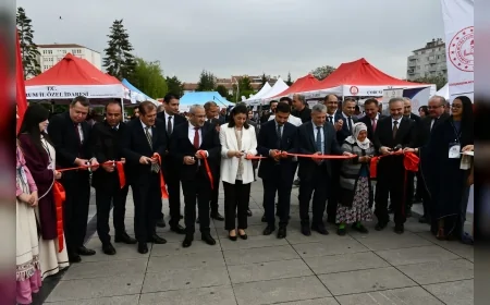 Çorum’da düzenlenen Mesleki ve Teknik Eğitim Tanıtım Fuarı öğrencilerin projeleriyle yoğun ilgi gördü