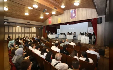 İnegöl’de Liseliler “İnegöl’ü Tanıyorum” Finalinde Tarih ve Kültür Bilgileriyle Yarıştı