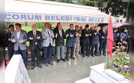 Çorum Valisi Ali Çalgan Gençlik Haftasında Şehitlikte Gençlerle Bir Araya Geldi