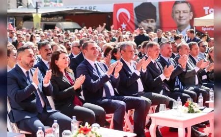 CHP Genel Başkanı Özgür Özel: “Genç belediye başkanları taşın suyunu çıkararak halka hizmet ediyor”