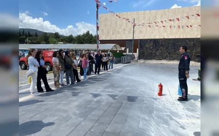 Yunusemre Belediyesi Personeline Yangın Eğitimi Verdi, Olası Risklere Karşı Müdahale Yöntemleri Uygulamalı Anlatıldı