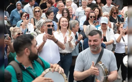 KONAK BELEDİYE BAŞKANI NİLÜFER ÇINARLI MUTLU: “KEMERALTI HEPİMİZ İÇİN ÇOK ÖZEL BİR YERE SAHİP TARİHİ BİR ÇARŞI”