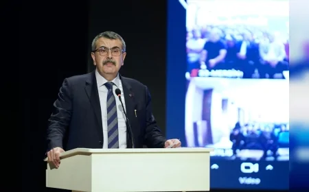 Millî Eğitim Bakanı Yusuf Tekin: “Okulun rehberlik sorumluluğu ve teknoloji yönetimi daha büyük dikkat ister hale geldi”