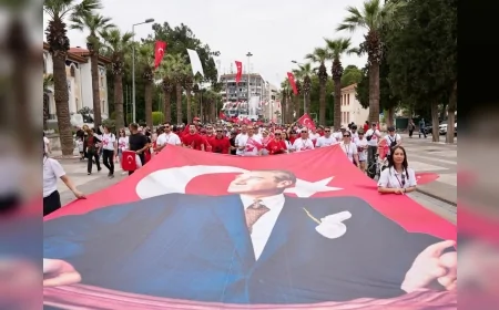Denizli Büyükşehir Belediyesi’nin “Umuda Pedal Çevir” Bisiklet Şenliği kortej yürüyüşüyle başladı