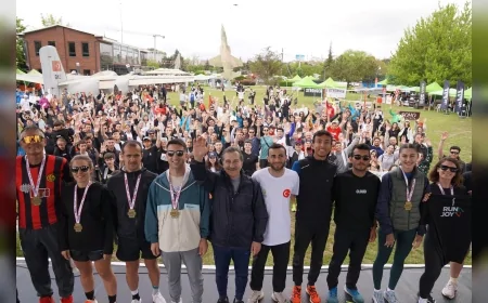 Tepebaşı Belediye Başkanı Ahmet Ataç: “19 Mayıs unutulacak bir bayram değil” 950 kişinin katıldığı koşu yağmura rağmen tamamlandı